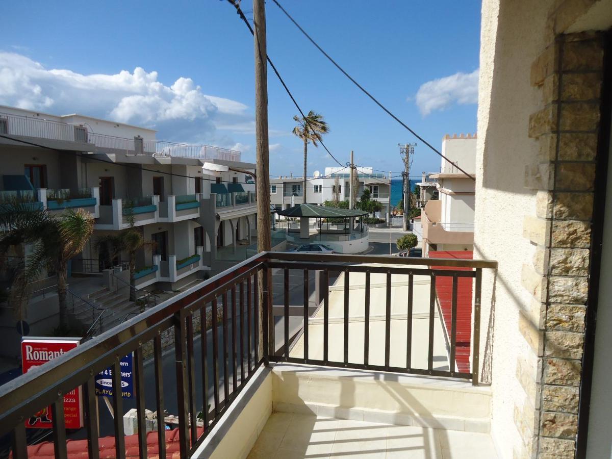 Romantza Apartments Agia Marina  Exterior photo