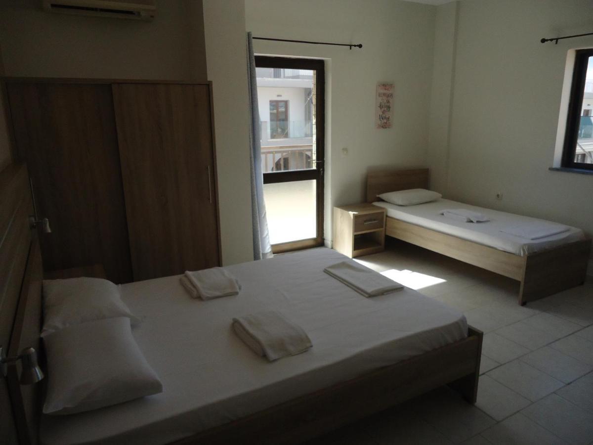 Romantza Apartments Agia Marina  Exterior photo