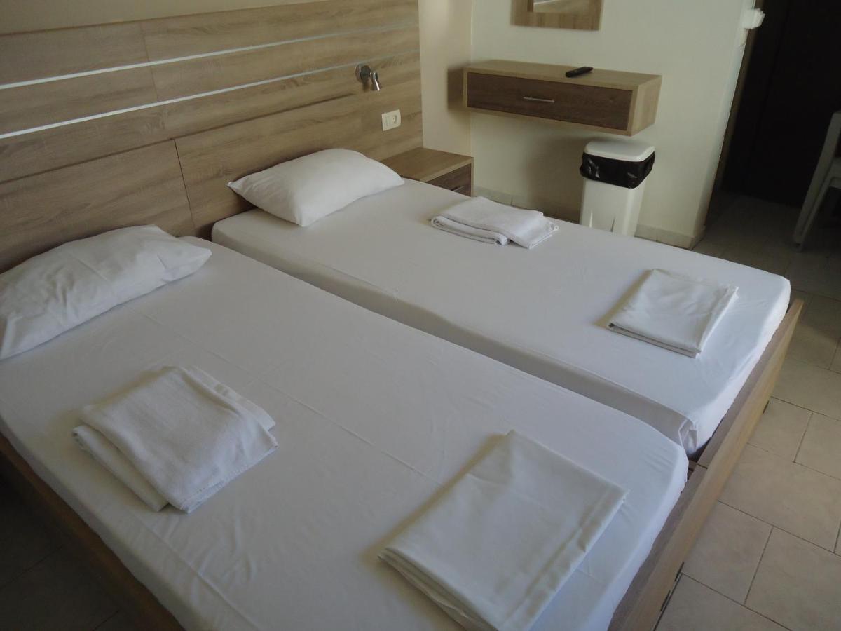 Romantza Apartments Agia Marina  Exterior photo