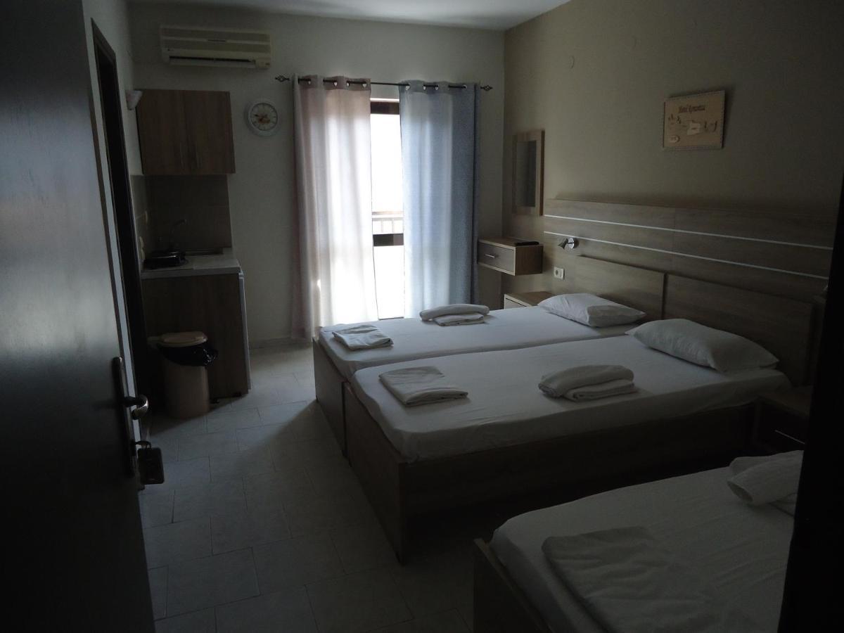 Romantza Apartments Agia Marina  Exterior photo