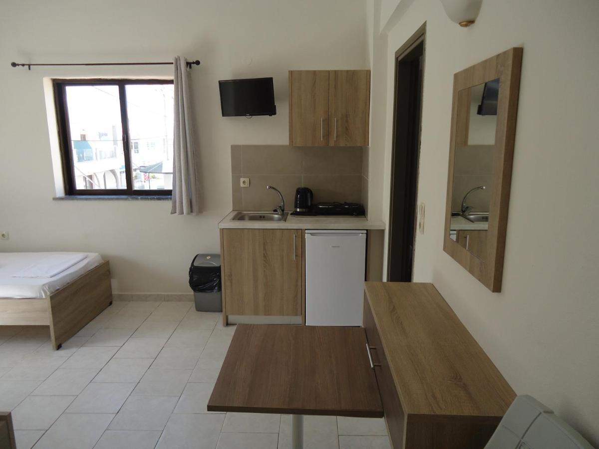 Romantza Apartments Agia Marina  Exterior photo