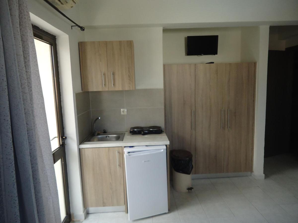 Romantza Apartments Agia Marina  Exterior photo