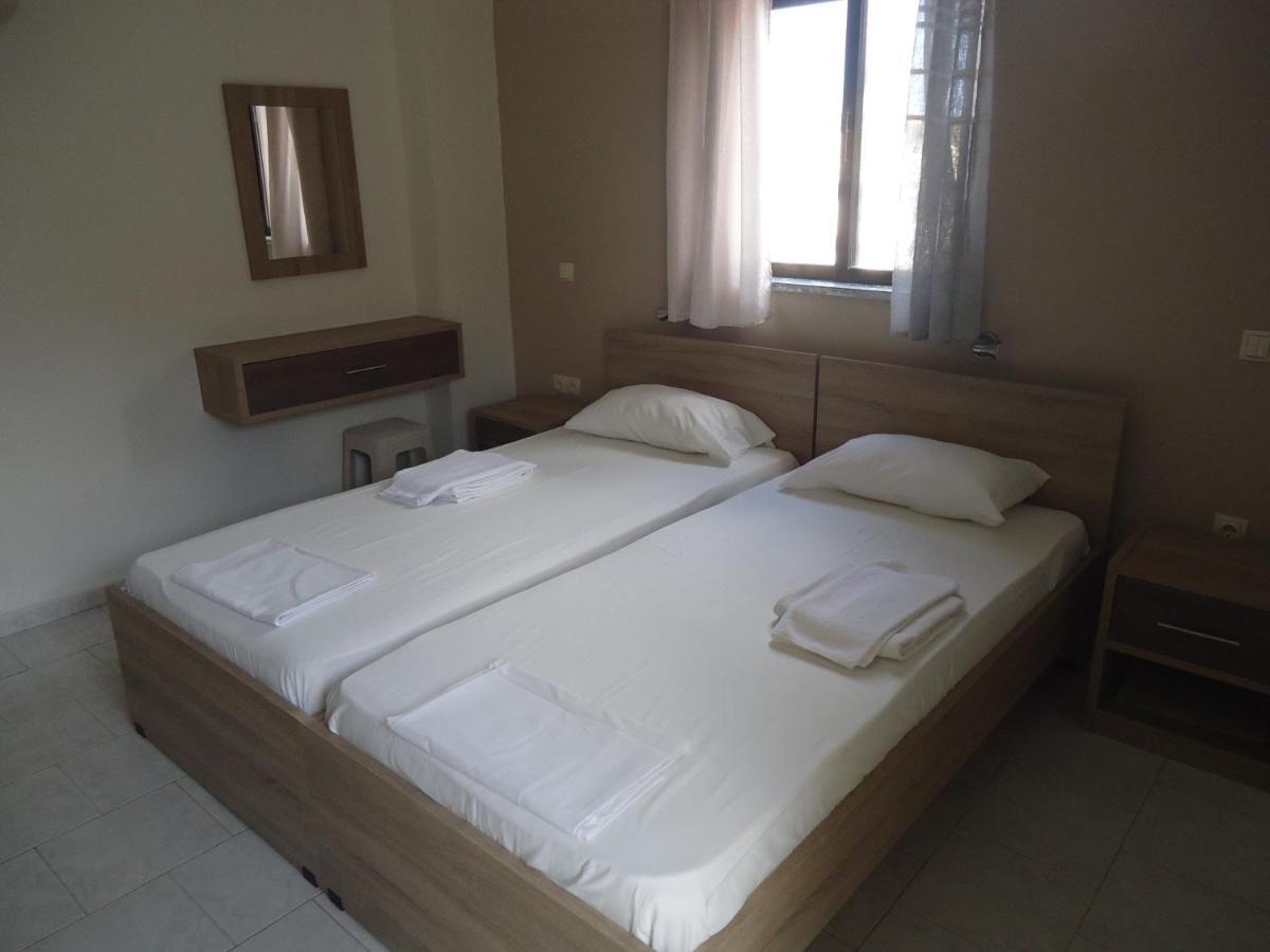 Romantza Apartments Agia Marina  Exterior photo