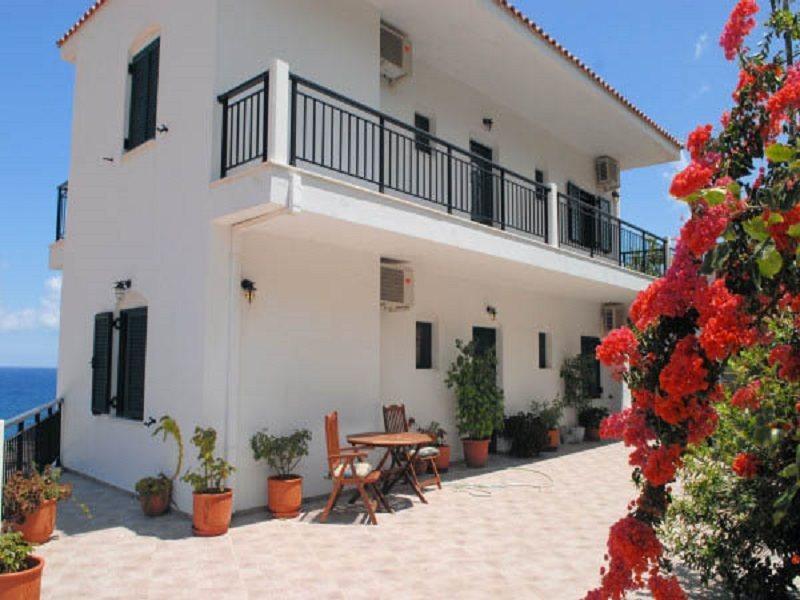 Romantza Apartments Agia Marina  Exterior photo