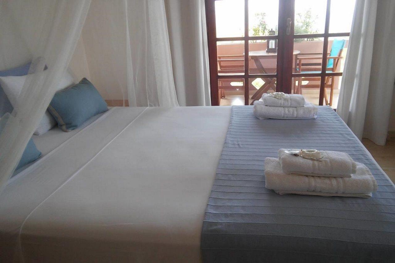 Romantza Apartments Agia Marina  Exterior photo